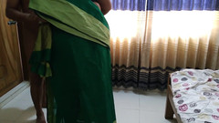 Aria Mia: Kiedy mojej macochy nie ma w domu, pieprzę moją pokojówkę...