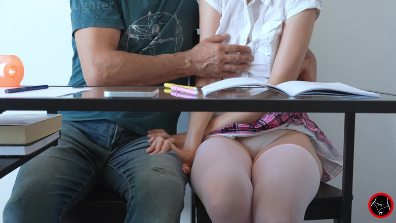 Yourstepdaughter: Klasgenoten laten elkaar klaarkomen tijdens het examen