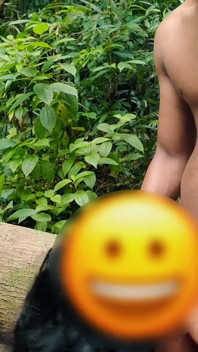 Dans la jungle, j’ai baisé avec ma belle-mère coquine et sexy dans la nature