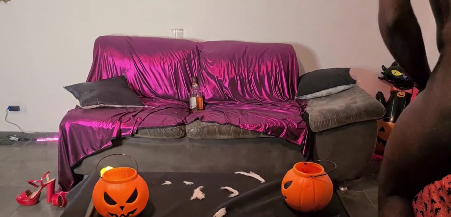 Nicoly Mattos: Après Halloween pris : chatte sans préservatif et sperme sur les...