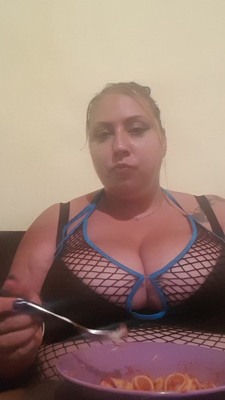 LoraBbw: Rellenando mi auto con pasta / pienso