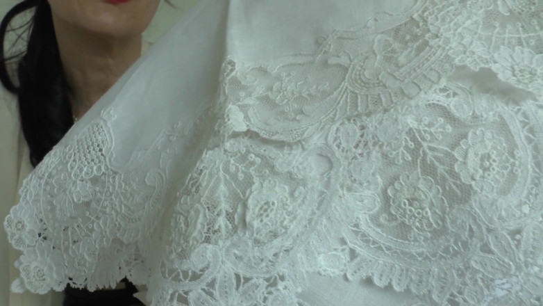Lady Victoria Valente: Huelemos pañuelos blancos y de encaje real - Lady Victoria Valente