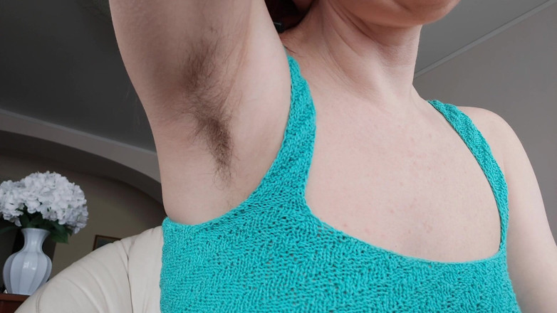 GinnaGg: Melancap vagina berbulu yang cantik MILF nakal
