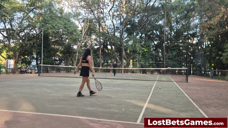 Lost Bets Games: Рафаела та Ігор виставляють свій стрип-тенісний матч на вулиці