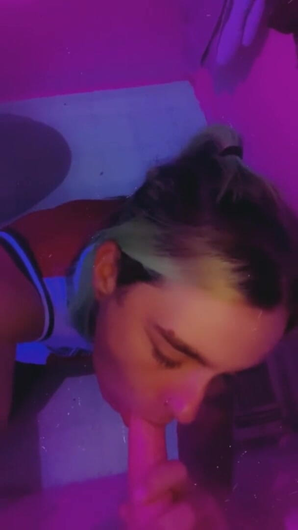 CarmenMelatonin: Chica fiesta de animadora sexy