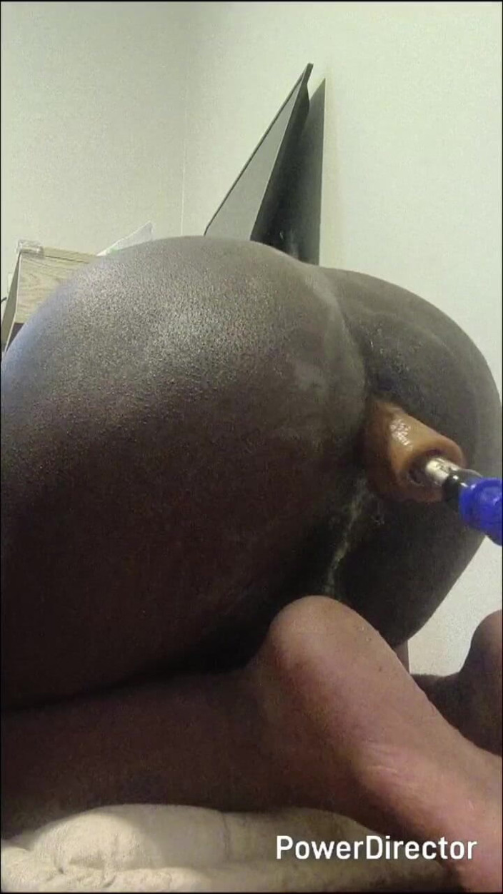 DaBlackFemboy: Femboy süchtig nach dildo händen, sahnige orgasmen auf fickmaschine