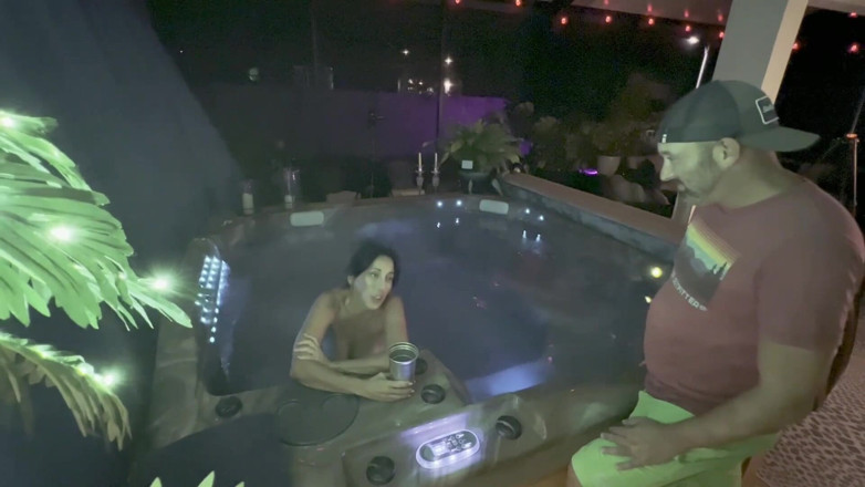 Island Boy Vids: Abi james dientot habis-habisan di bak mandi