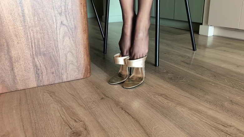 Goddess Lena: Nylon Teasing