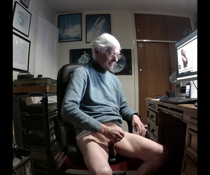 bigears: Pertunjukan pancutan mani kamera web persendirian