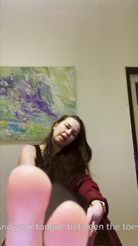 Cheirar e lamber minhas meias de dedo do brinquedo suados depois do yoga