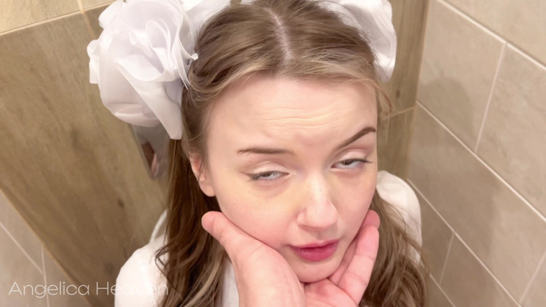AngelicaHeaven: Ojczym znalazł dziewczynę w toalecie, wkurzony w usta i zerżnął...