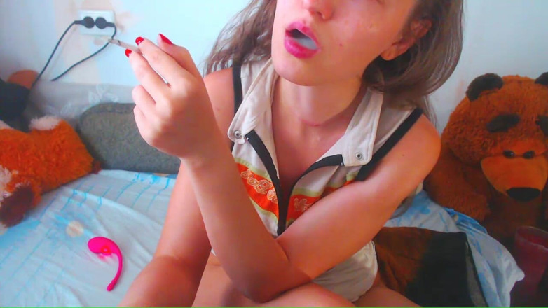AnnaNotIdealAngel: Smoke fetiš - kouřová sexy pro tebe můj piercingový jazyk