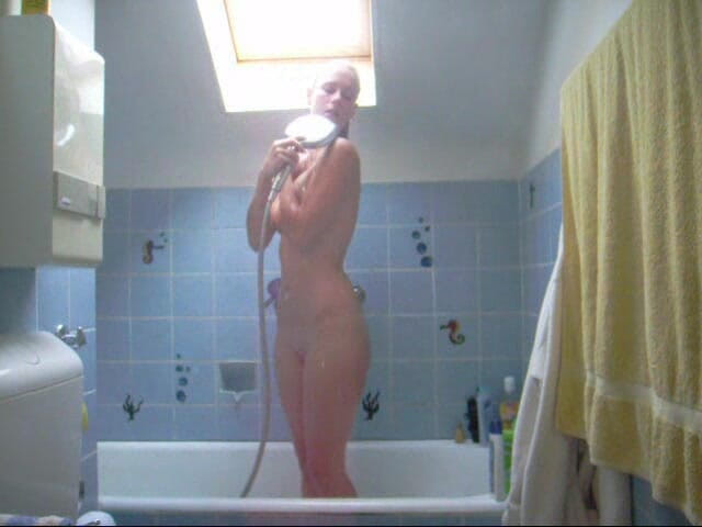 Blondehexe: 습한 목욕 즐거움! 욕조와 딜도, 더 바랄 게 뭐가 있겠어:p