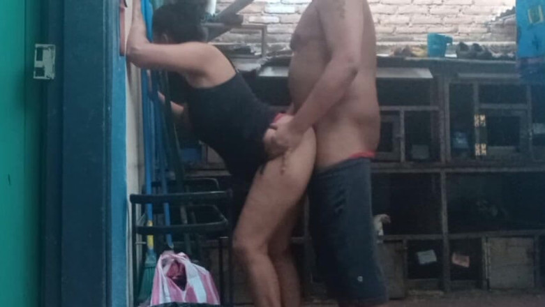 BigassMILF40: Indische stiefmoeder was kleren aan het wassen, ik kon haar...