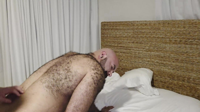 ScruffyStocky: Wytatuowany niedźwiedź top drenuje koguty, Eats Ass Raw, Pestki Podatna...