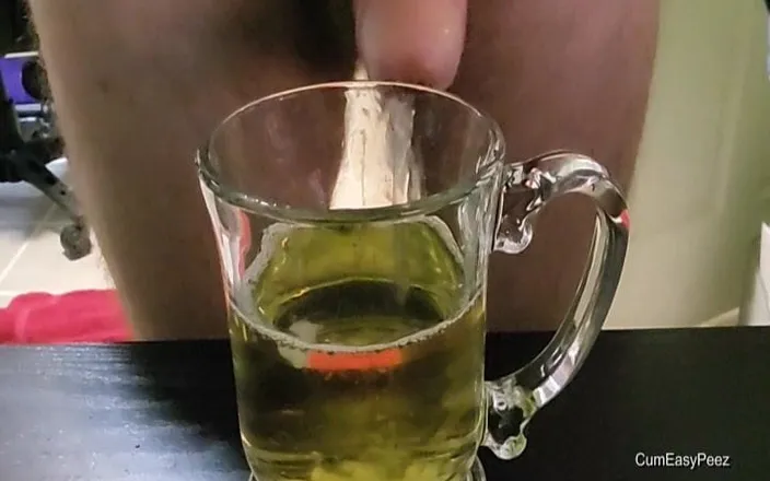 Solo Andy: Solo Piss and Cum Mix in a Glass!