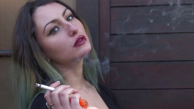 Super Heroines in Distress!: निकोल सिगरेट की लत!