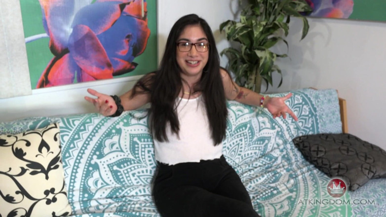 ATK Fans (Hairy): Lucy Sonnenblumen sitzt für ein Interview, um über ihr Sexleben und...