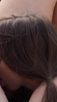 Teen Riley Reid má lesbický sex se svou přítelkyní Abellou Danger
