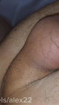 Milchige Femboy Sissy mit einem großen schwanz in einen schönen arsch gefickt.