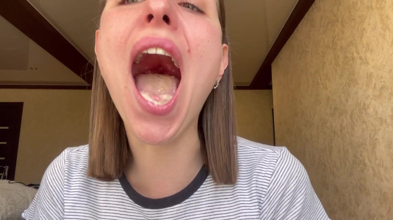 Hottie goddess: Cru e sem filtro: Cuspe, muco e garganta