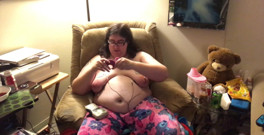 Trying a Tens, Muscle Stimulator Machine