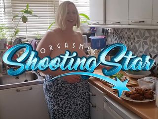 Shooting Star: स्तन और पिज्जा डब्ल्यू शूटिंग स्टार और लीया ऑर्गेना।