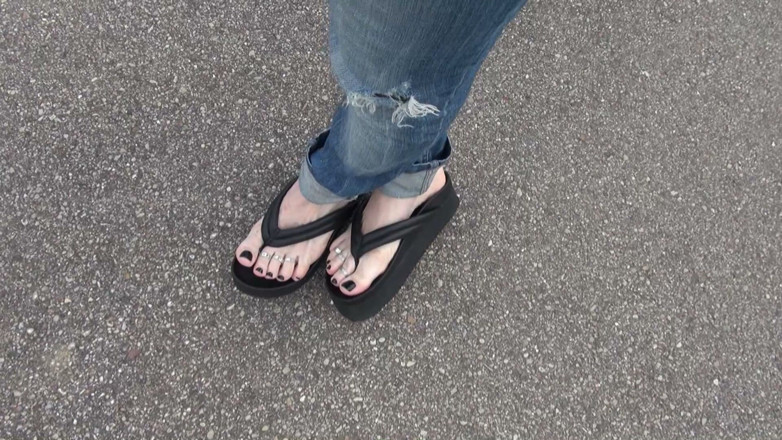 Heelex: Crossdresser with Sexy Feet Flashing Cock