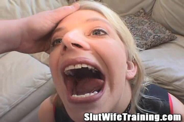 Slut wife training: สาวผมทองกลืนน้ำว่าเย็ดโหลดน้ำควยเย็ดหีอ้วนหีหมอย!