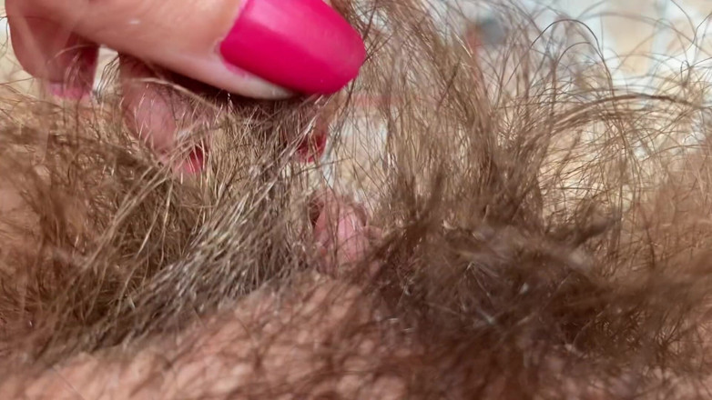 Cuteblonde666: Närbild stor klitoris hårig fitta