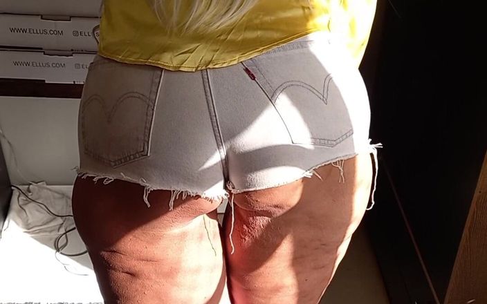 Sexy ass CDzinhafx: Pantatku pakai celana pendek seksi