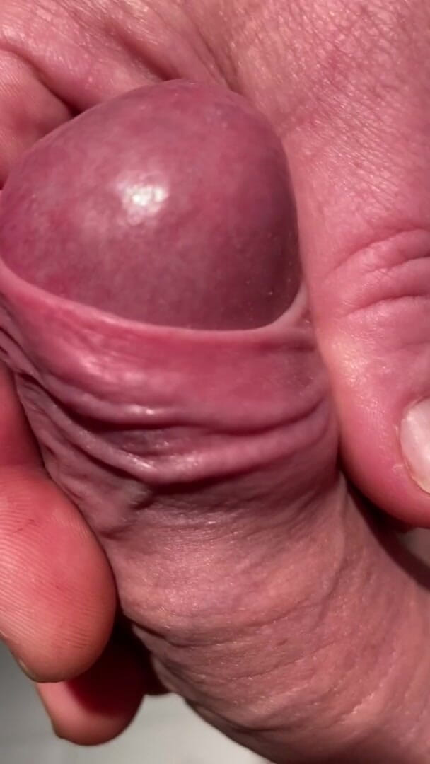 Foreskinguy: Obrzezanie głowy wielkiego kutasa własnym napletkiem, aż spuści