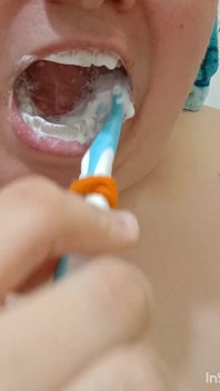Incluso las rameras se cepillan los dientes ~