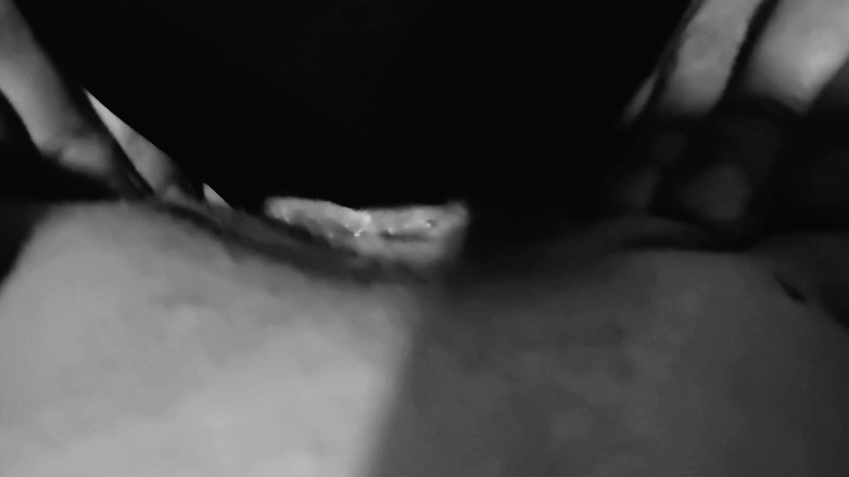 Misses Dickinson and Roughael: 舔阴、手淫和打耳光