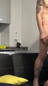 Damien Crosse wurde von seinen Freunden gefickt