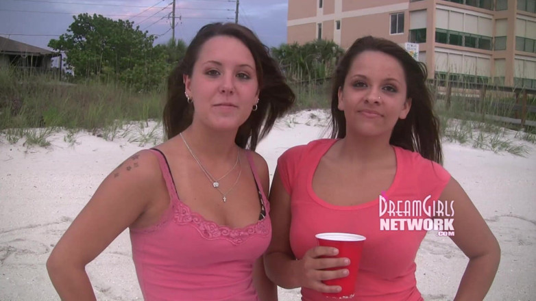 Dream Girls: Vacationers flash on a common beach