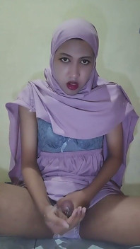 Muslim Femboy Needs to Fuck