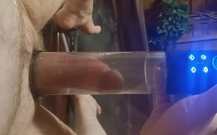 Maxxed couple: Використання автоматичної насоса для водяного пеніса для мого маленького пеніса вперше