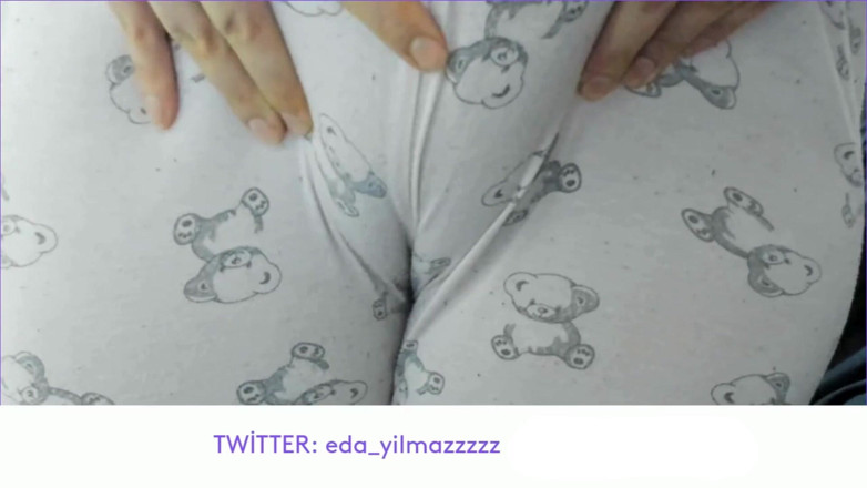 bigass_sexy_bigboobs: Pata de camelo, pijama, buceta inchada
