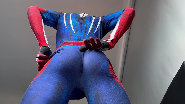 Andcristiann: Peter Parker? Nadržený Spiderman natáčí weby spermatu
