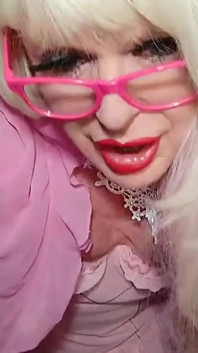 Transsexual efeminat ejaculează