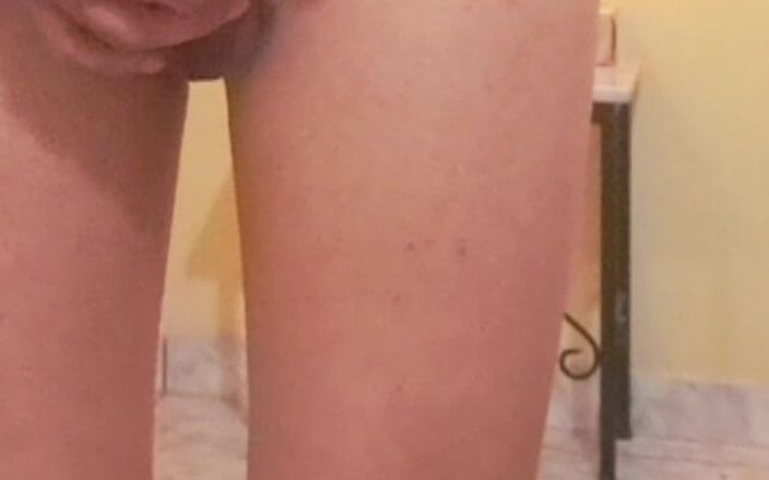 covo_sissy_cross: Я вчуся ходити на підборах і мене збуджено трахати!!