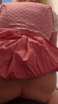 Duits Beiers meisje in Dirndl verleidt echtgenoot van stiefzus tot vreemdgaande neukpartij
