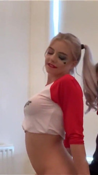 Dokuczana i zerżnięta przez Harley Quinn