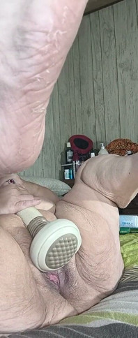 Het dikste poesje de grootste vibrator neukpartij die je kunt krijgen voor 20.00 dollar