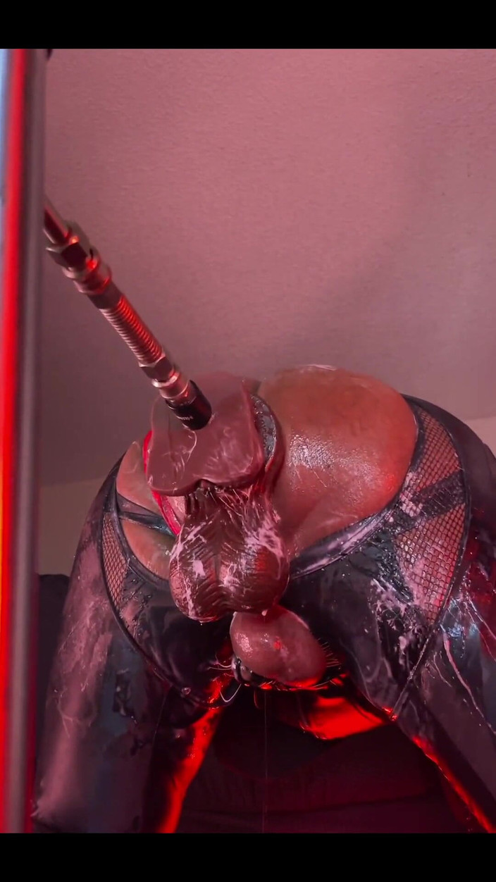 DipsoDeep: Інтенсивний кремовий трах на машині для дупи - розтягнуті та пукаючі бульбашки