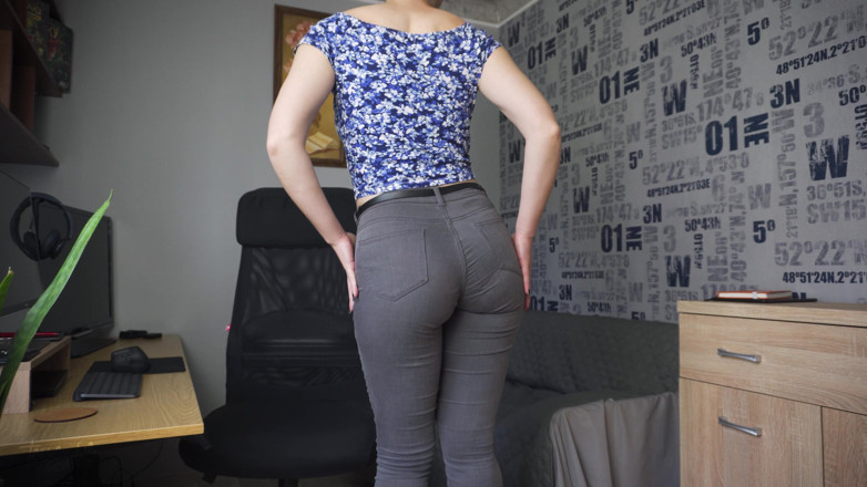 Teasecombo 4K: Amateur MILF Teases Perfect Ass in Super Tight Jeans and...