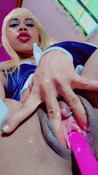 Linda y sexy Santa Ayudante esperando U con mi coño muy mojado y cachondo y ayudarme a chorrear por favor papá