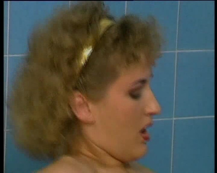 Nikky Thorne's Amateur Teen Casting: Big Titted MILF and Her Man Taking Over the Bathroom