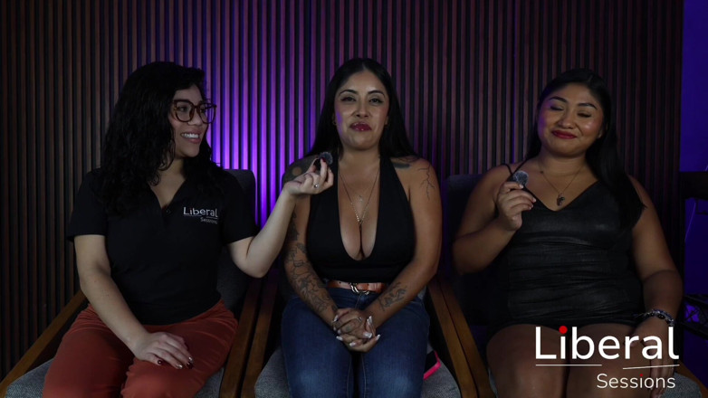 Liberal Sessions: Dos esposas son folladas en una orgía delante de sus...
